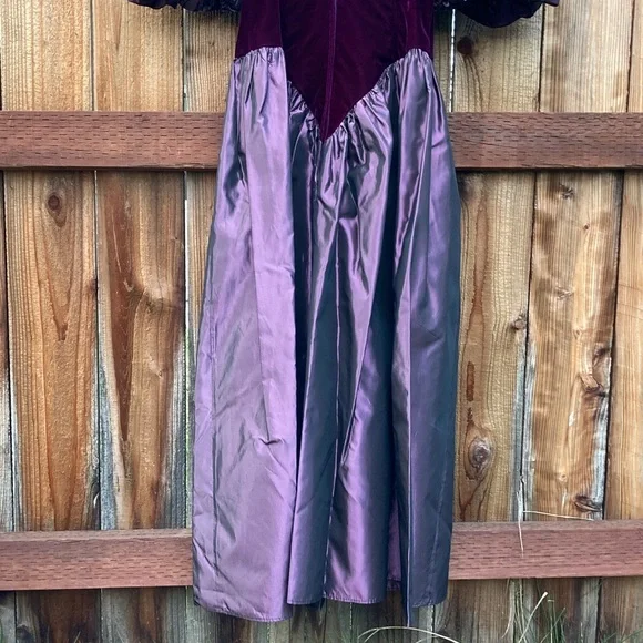Vtg ILGWU Union Made Double-Ballon Sleeve Velvet Taffeta Prom Dress (70’s) - Picture 8 of 9